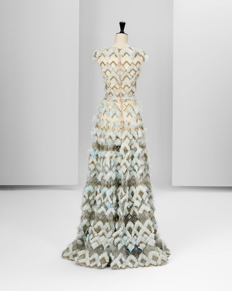 Ralph & Russo Haute Couture: Pale Cyan Chantilly Lace and Feather Gown Spring/Summer 2017, Runwa - 3