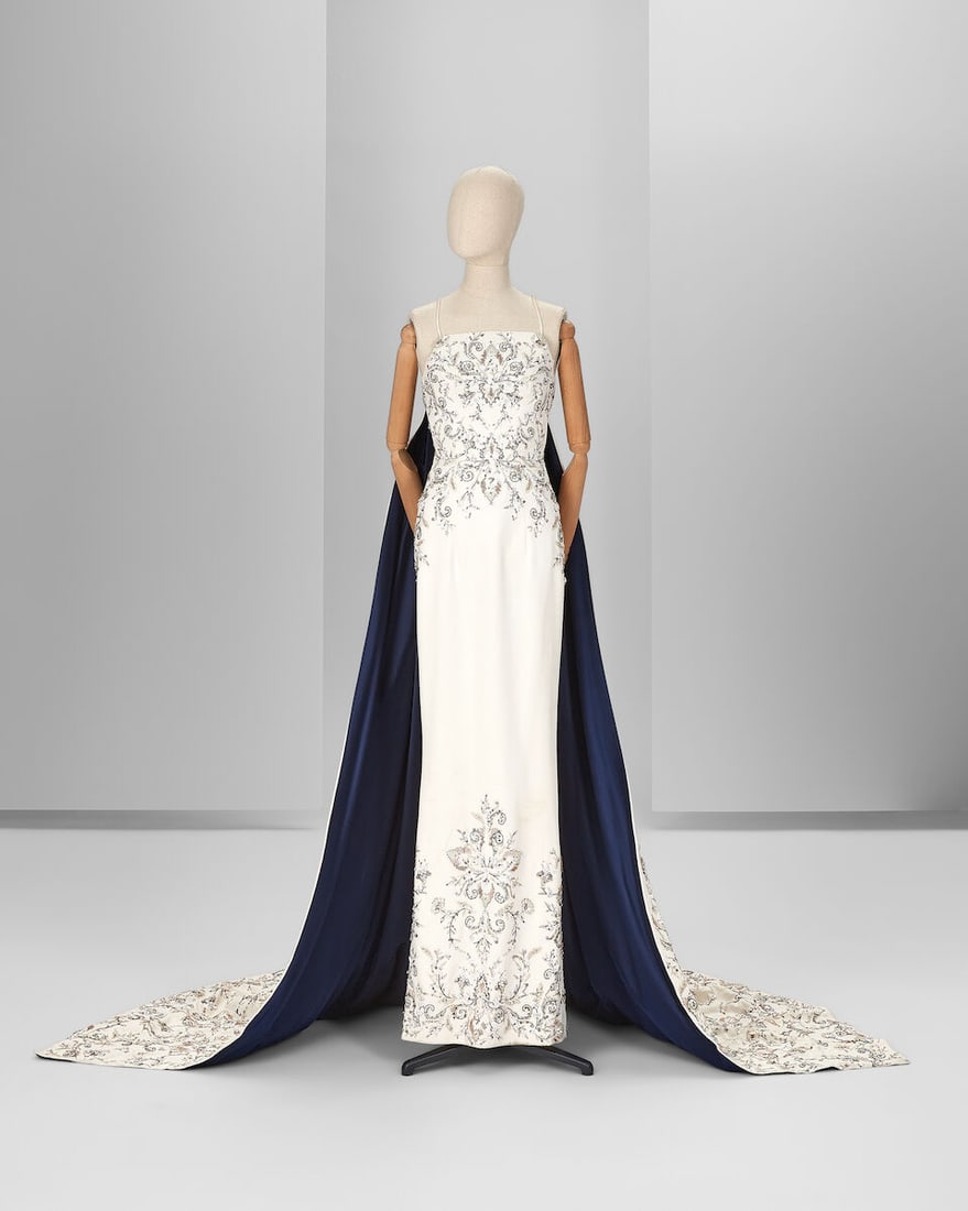 Ralph & Russo Haute Couture: Spring/Summer 2017, Runway Look 17: Ralph & Russo Haute Couture: Spring/Summer 2017, Runway Look 17 White silk crêpe gown featuring a cape lined in midnight silk satin, with silver threadwork, glass beads and