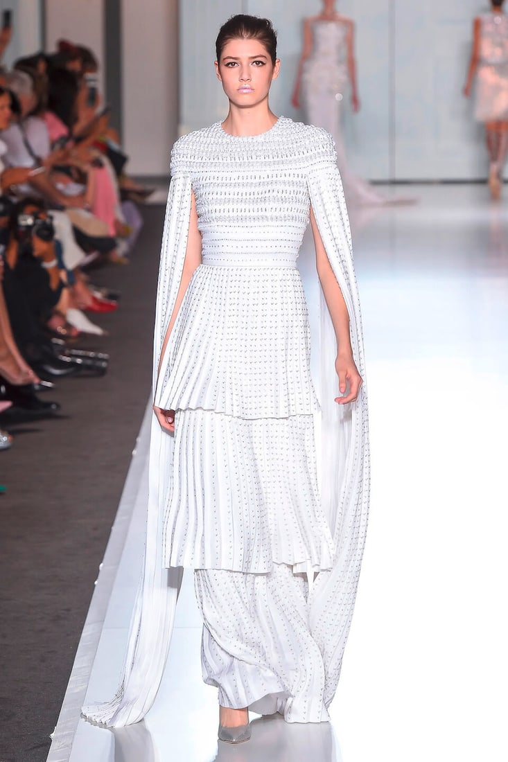 Ralph & Russo Haute Couture: White Crêpe Embroidered Gown Autumn/Winter 2017, Runway Look 2 - 2