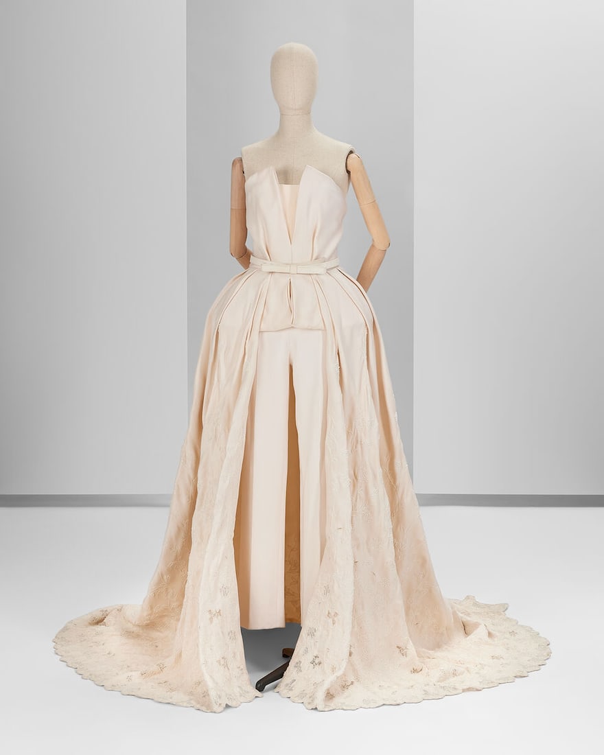 Ralph & Russo Haute Couture: White Silk Gazar Peplum Gown and Trousers Spring/Summer 2014, Runwa: Ralph & Russo Haute Couture: White Silk Gazar Peplum Gown and Trousers Spring/Summer 2014, Runway Look 12 Embellished white silk gazar open peplum gown with train over a pair of silk crepe