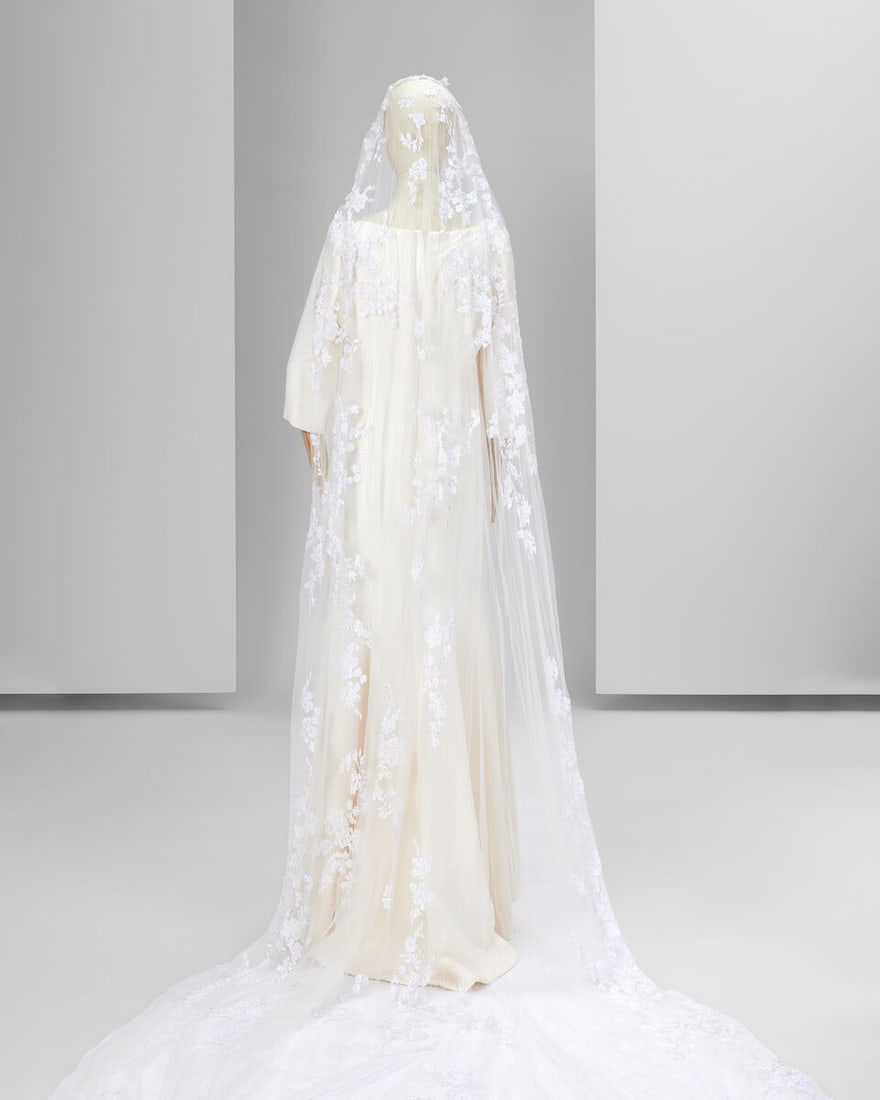 Ralph & Russo Haute Couture Exclusive: White Embellished Bridal Veil: Ralph & Russo Haute Couture Exclusive: White Embellished Bridal Veil Bridal veil hand embroidered with white silk raised thread-work in a floral design, embellished with micro glass beads and