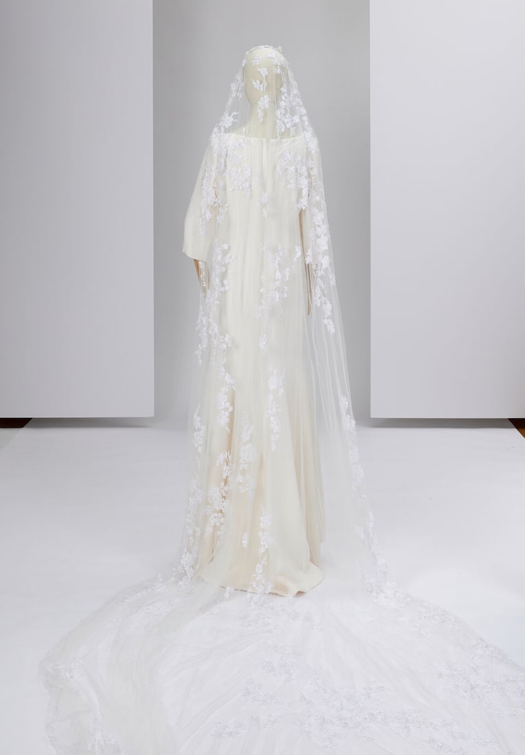 Ralph & Russo Haute Couture Exclusive: White Embellished Bridal Veil - 5