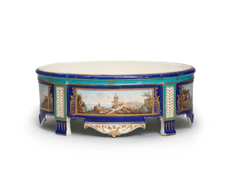 A porcelain jardinière, late 19th/20th century - 2