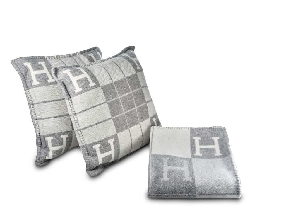 (NO RESERVE) HERMÈS: A SET OF 3 GRIS CLAIR AVALON III CUSHIONS AND THROW BLANKET (Includes ... (1 of 1)