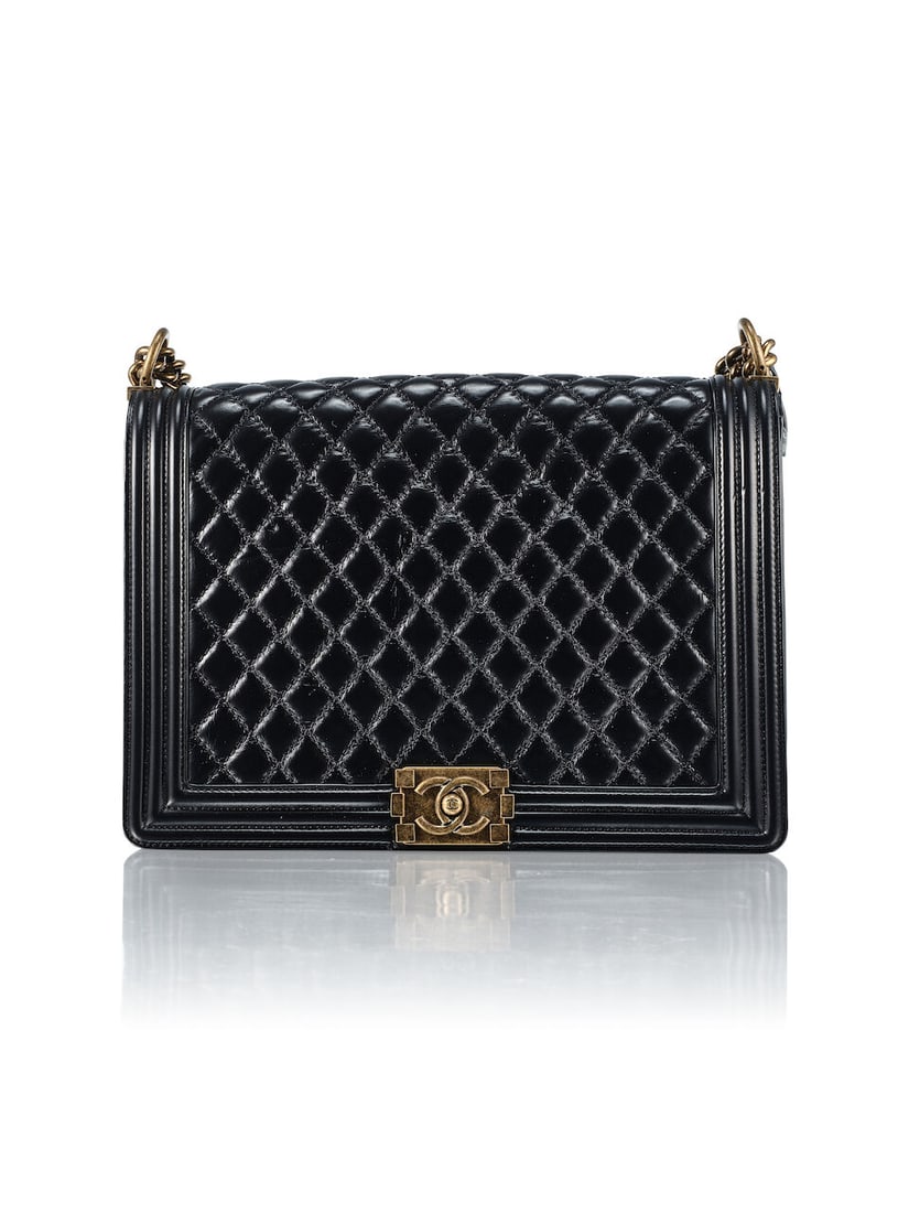 (NO RESERVE) CHANEL: BLACK PATENT JUMBO BOY CHANEL WITH BRUSHED GOLD TONED HARDWARE (Includes au...: (NO RESERVE) CHANEL: BLACK PATENT JUMBO BOY CHANEL WITH BRUSHED GOLD TONED HARDWARE Circa 2012-2013 香奈兒：黑色漆皮特大號BOY