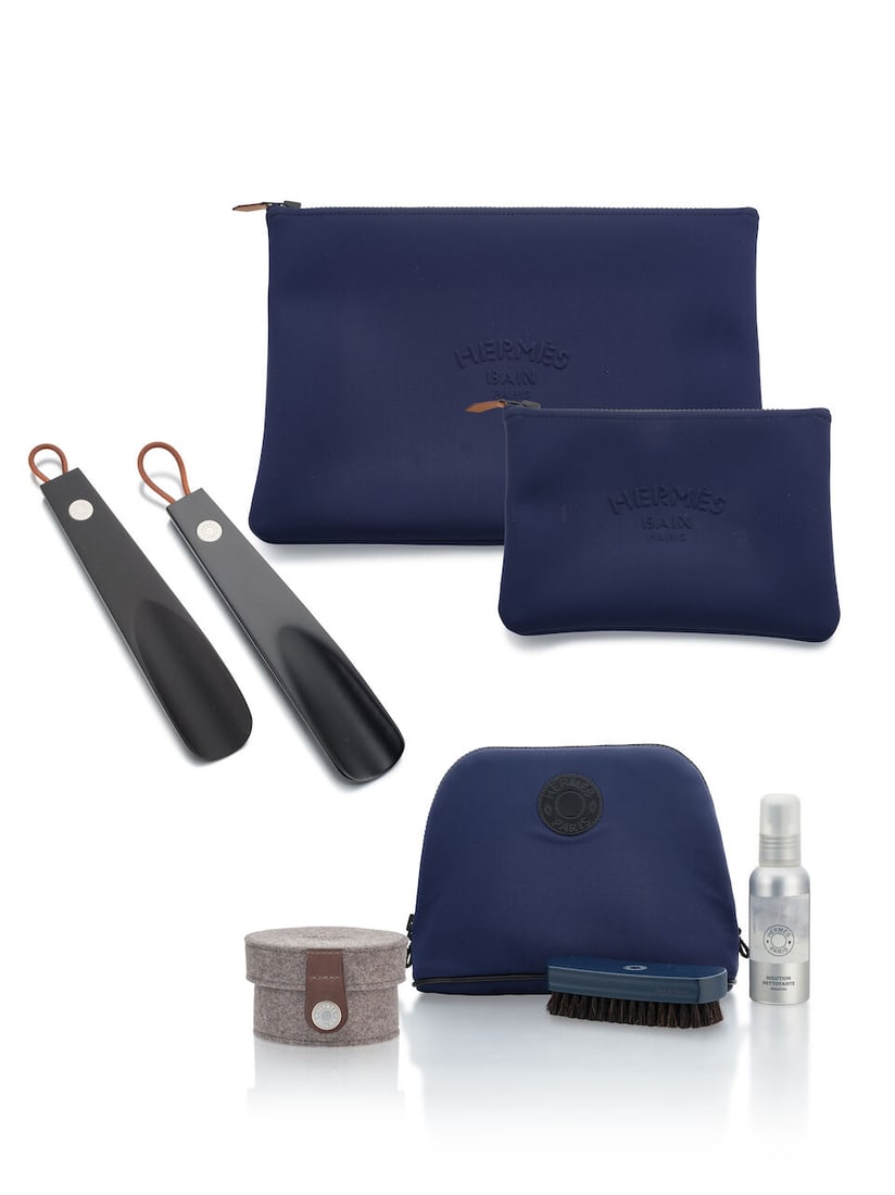 (NO RESERVE) HERMÈS: A SET OF 6 TRAVEL KIT: (NO RESERVE) HERMÈS: A SET OF 6 TRAVEL KIT 愛馬仕：旅行6件套裝 GREY WOOL FELT SMALL SUGAR BOX - Includes dust bag and box - Sugar box in