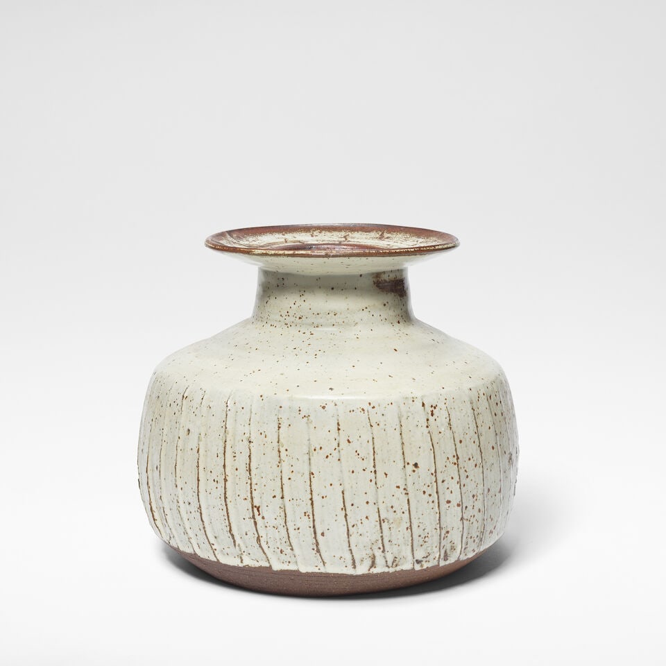 Janet Leach Large fluted pot (1 of 2)