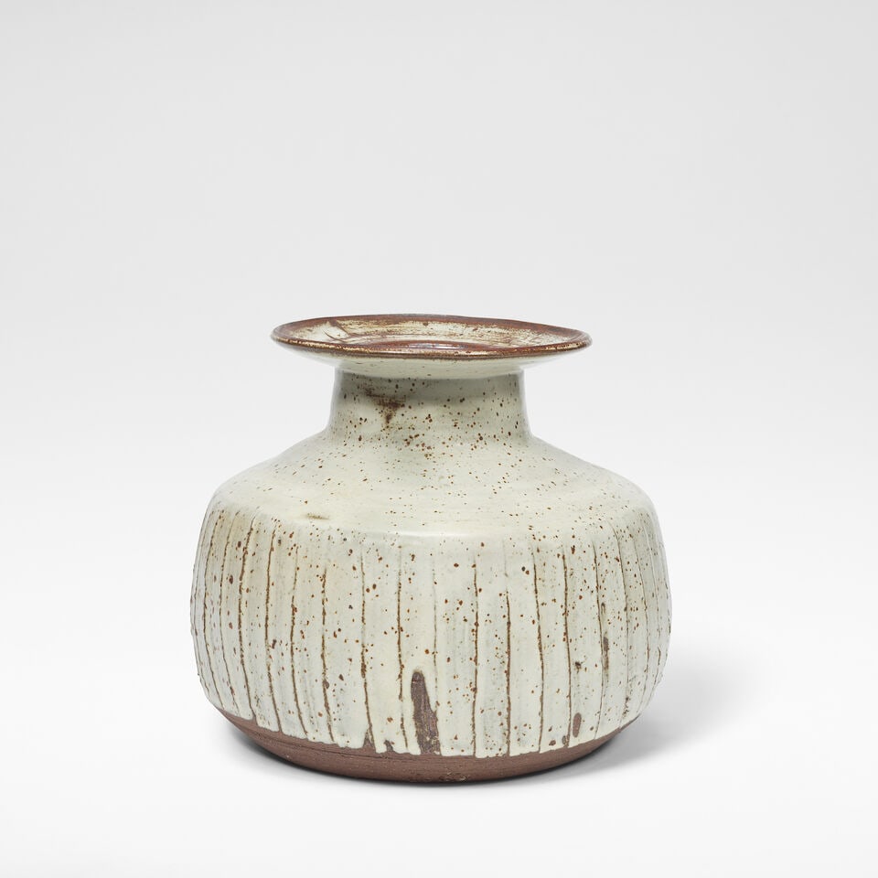 Janet Leach Large fluted pot - 2