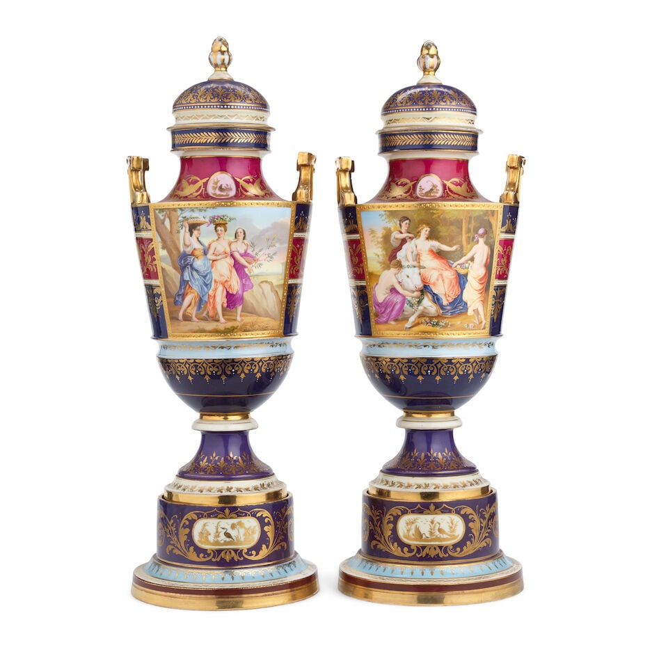 A pair of early 20th century Vienna-style porcelain garniture vases and covers on stands (2) - 2
