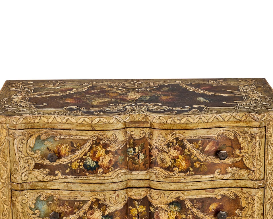 A pair of painted and polychrome decorated commodes Second quarter or mid 20th century, in the I... - 10