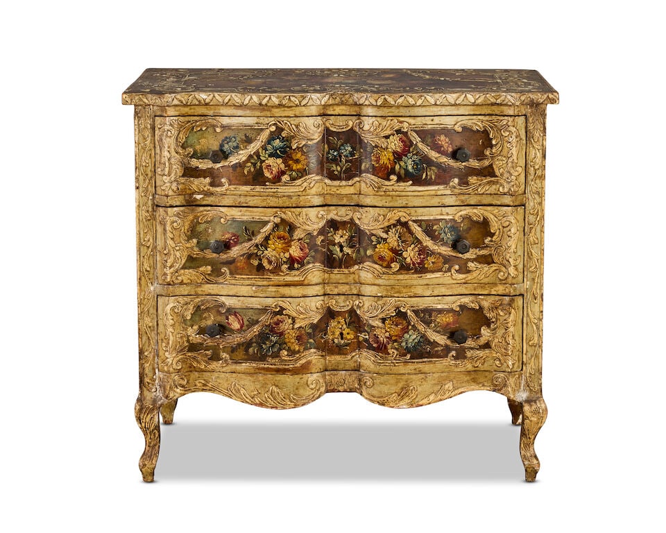 A pair of painted and polychrome decorated commodes Second quarter or mid 20th century, in the I... - 6