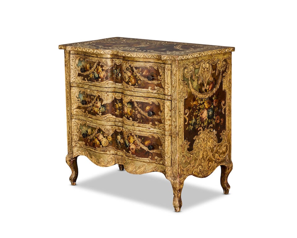 A pair of painted and polychrome decorated commodes Second quarter or mid 20th century, in the I... - 8