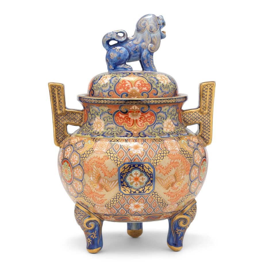 A Japanese imari porcelain vase and cover of koro form Late Meiji period (1868-1912) - 2