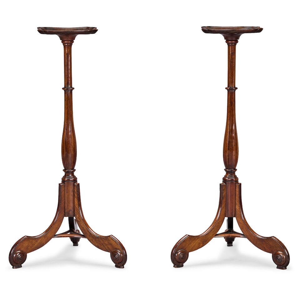 A pair of Anglo-Dutch mahogany candlestands or torchères Probably 18th century (2) - 2