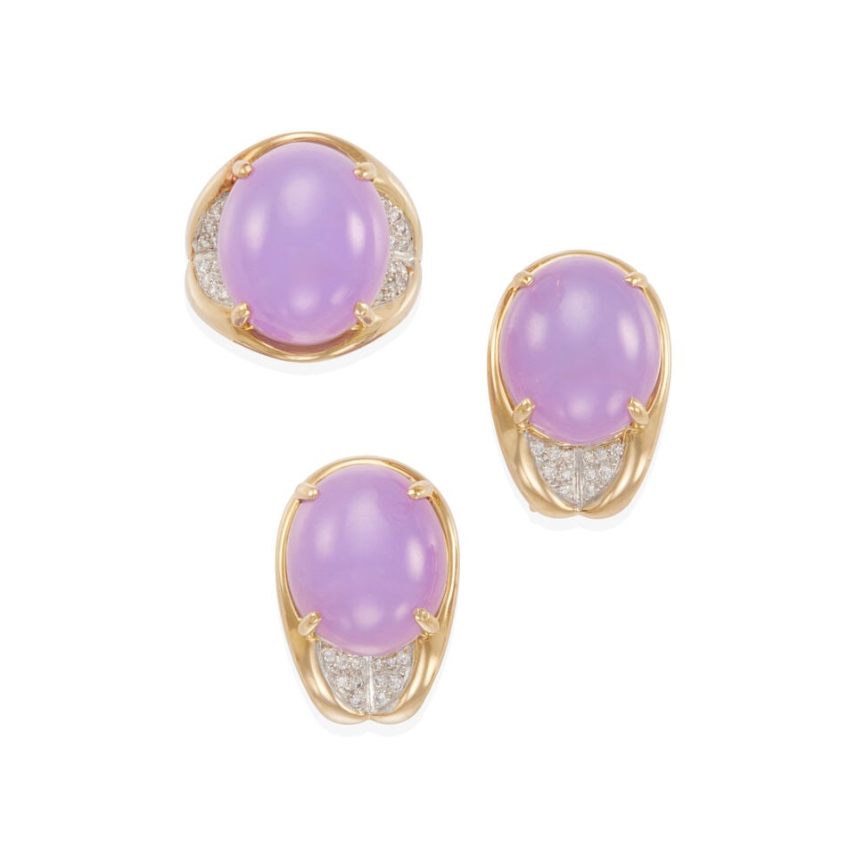 18K GOLD, DIAMOND AND JADE SET: 18K GOLD, DIAMOND AND JADE SET • Pair of earrings of 18k yellow gold with numerous round diamonds weighing approximately 0.35 - 0.45 carat total and 2 oval cabochon jade 16.99 x 14.09 x 8.84