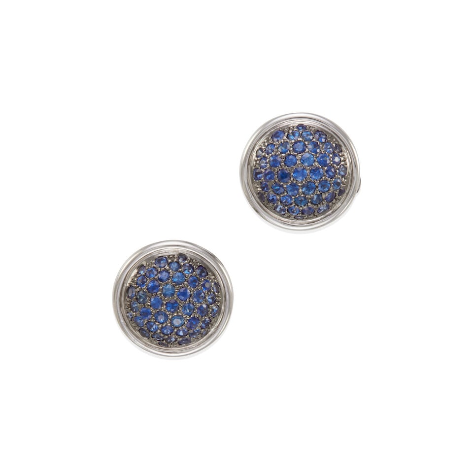 18K GOLD AND SAPPHIRE CUFFLINKS: 18K GOLD AND SAPPHIRE CUFFLINKS • 18k oxidized black gold • Numerous round sapphires weighing approximately 3.00 to 3.10 carats total • Diameter: 9/16 in • Estimated gross