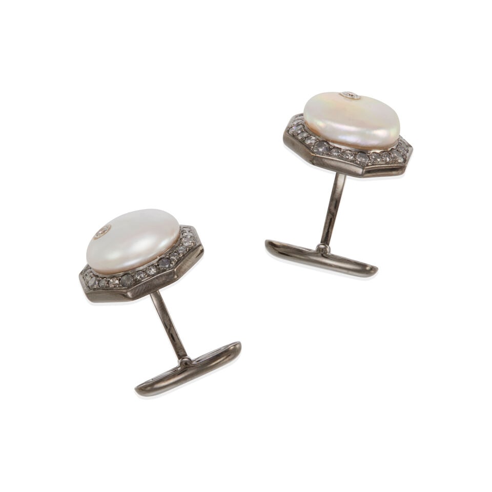 PAIR OF 18K GOLD, CULTURED PEARL AND DIAMOND CUFFLINKS - 2