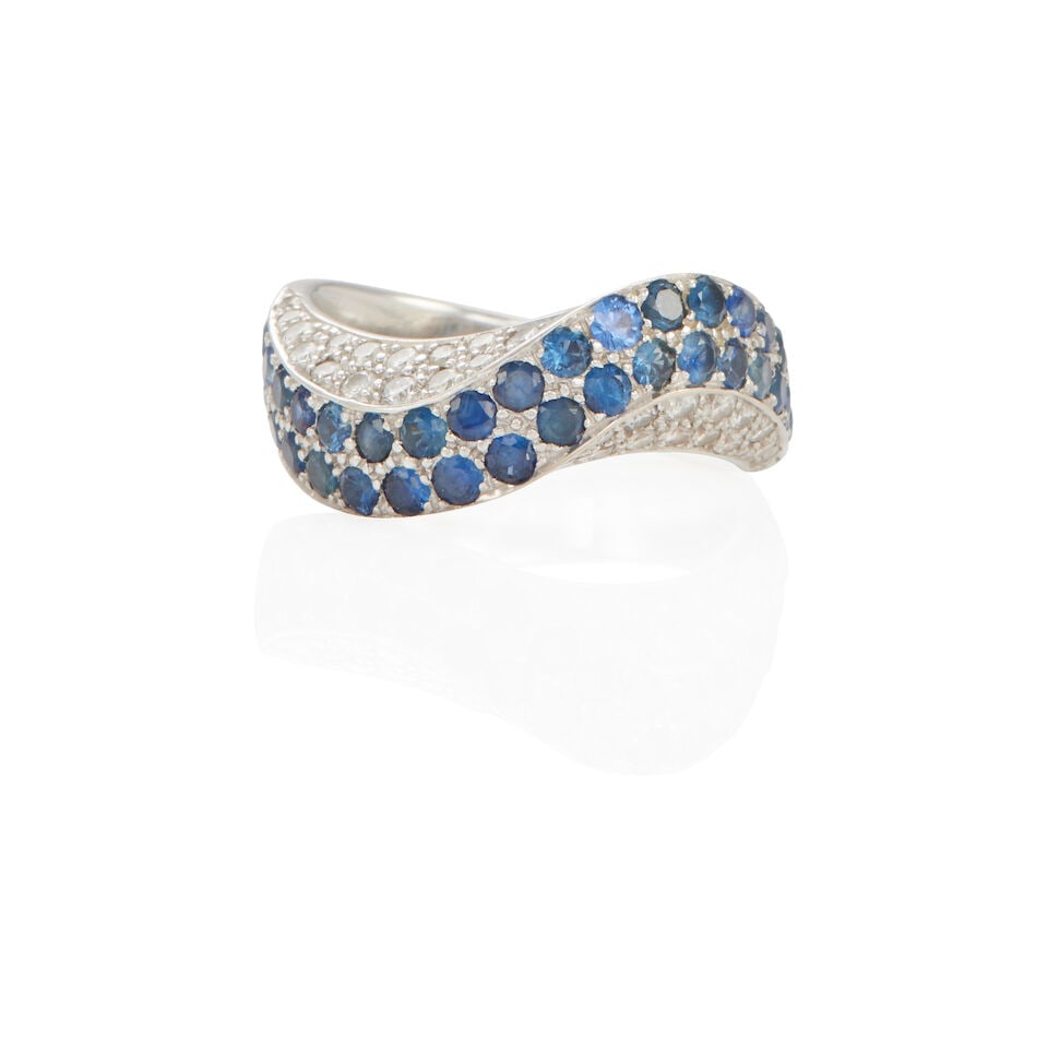 18K GOLD, DIAMOND AND SAPPHIRE RING (1 of 2)