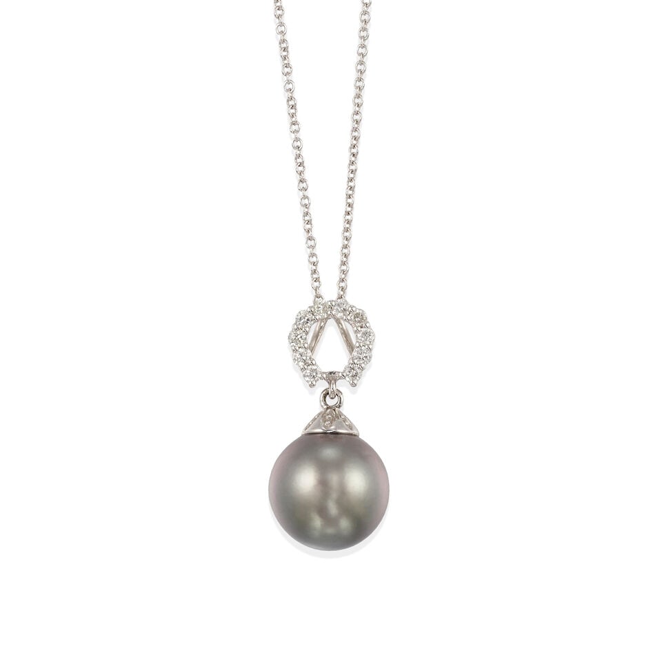 18K GOLD, DIAMOND AND CULTURED PEARL NECKLACE: 18K GOLD, DIAMOND AND CULTURED PEARL NECKLACE • 18k white gold • 10 round diamonds stated to weigh 0.17 carat total • 1 round cultured pearl 10-11 mm • Length 16 in. •