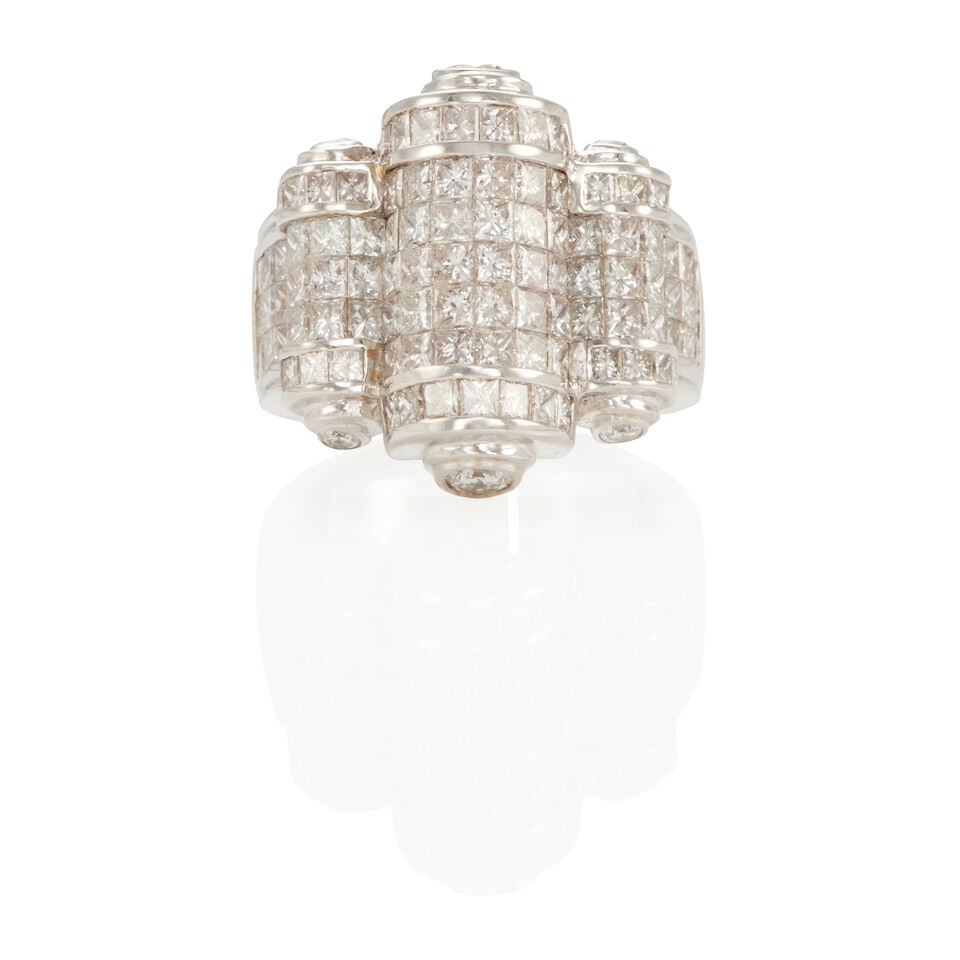 18K GOLD DIAMOND RING: 18K GOLD DIAMOND RING • 18k white gold • Numerous square diamonds weighing approximately 4.20 - 4.30 carats total • Size 6 • Estimated gross weight: 20.0