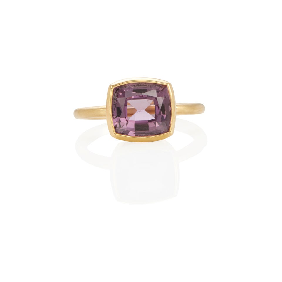 18K GOLD AND SPINEL RING: 18K GOLD AND SPINEL RING • 18k yellow gold • 1 rectangular spinel weighing approximately 2.90 - 3.00 carats • Size 6 • Estimated gross weight: 4.2 grams Footnotes: Overall