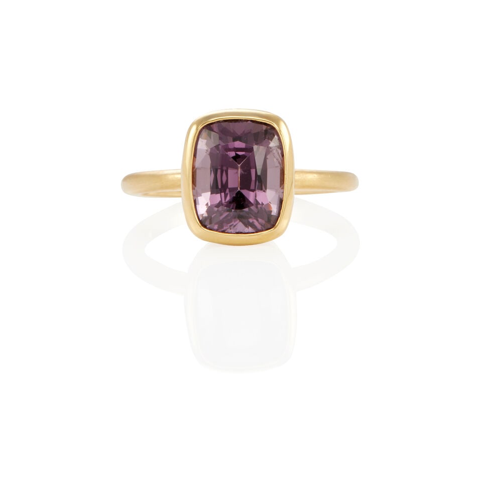 18K GOLD AND SPINEL RING: 18K GOLD AND SPINEL RING • 18k yellow gold • 1 rectangular spinel weighing approximately 3.85 - 3.95 carats • Size 6 • Estimated gross weight: 4.4 grams Footnotes: Overall