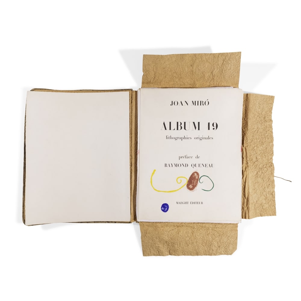 JOAN MIRÓ (1893-1983) ET RAYMOND QUENEAU (1903-1976) Album 19, 1961 (Maeght, 238-262; Crame...: JOAN MIRÓ (1893-1983) ET RAYMOND QUENEAU (1903-1976) Album 19, 1961 (Maeght, 238-262; Cramer, 70) Paris, Maeght, 1961 In-folio (660 × 510 mm). En feuilles, imprimé sur Rives BFK, sous e