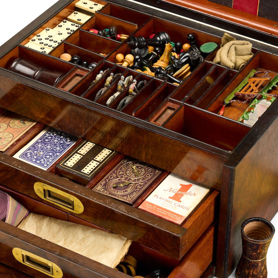 A large early Victorian figured walnut and ebony games box Early 19th century - 2