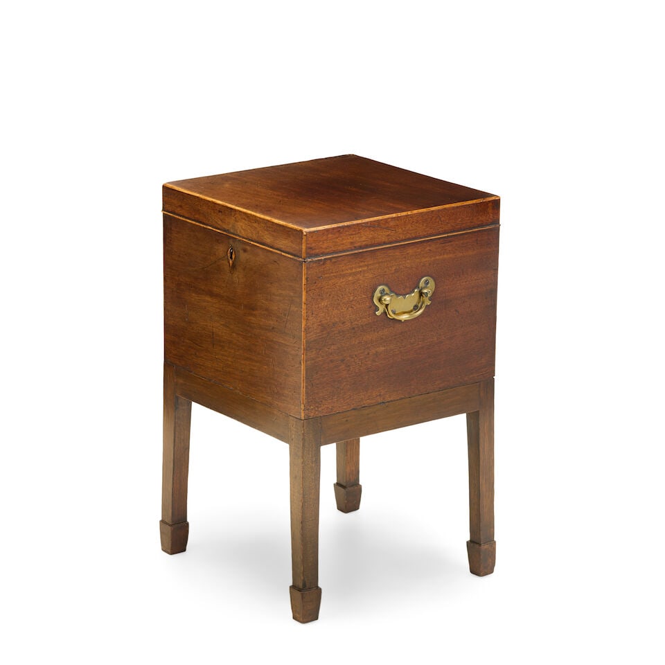 A George III mahogany and boxwood inlaid decanter box or cellarette Late 18th century - 3