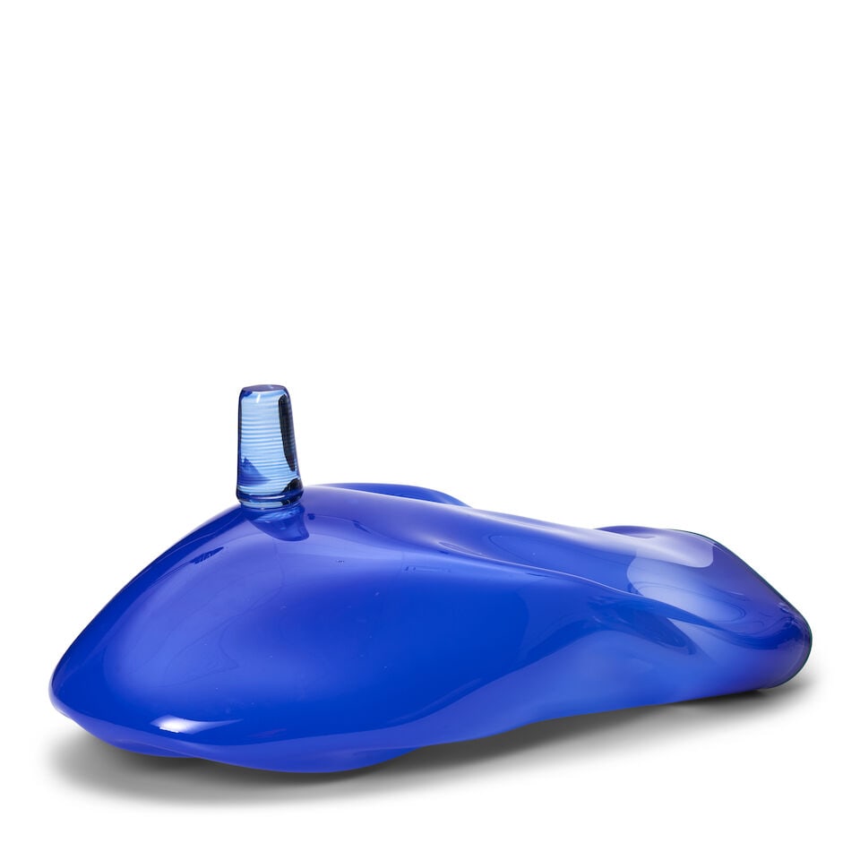DALE CHIHULY (BORN 1941) LARGE COBALT BLUE BASKET AND ORANGE PERSIAN SET dated 1988, blown glass... - 4