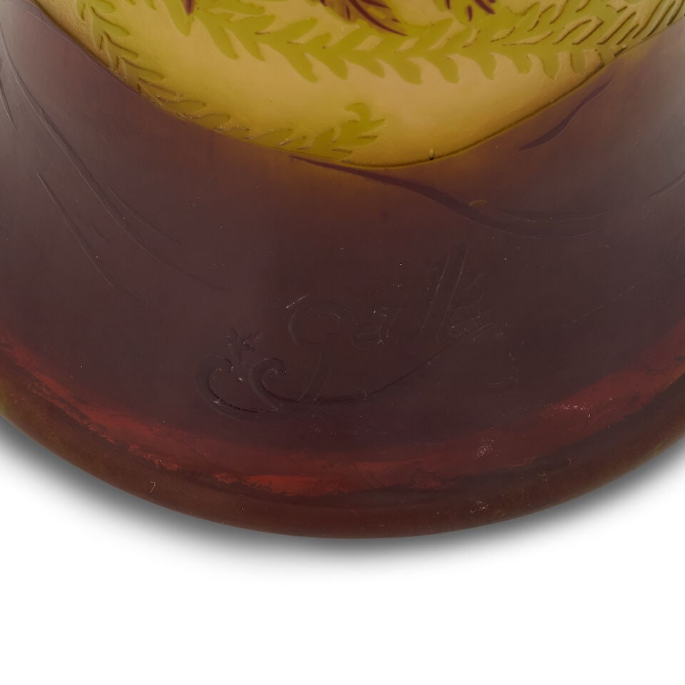 ÉMILE GALLÉ (1846-1904) CAMEO GLASS VASE Nancy, France, circa 1900, acid-etched glass ... - 4