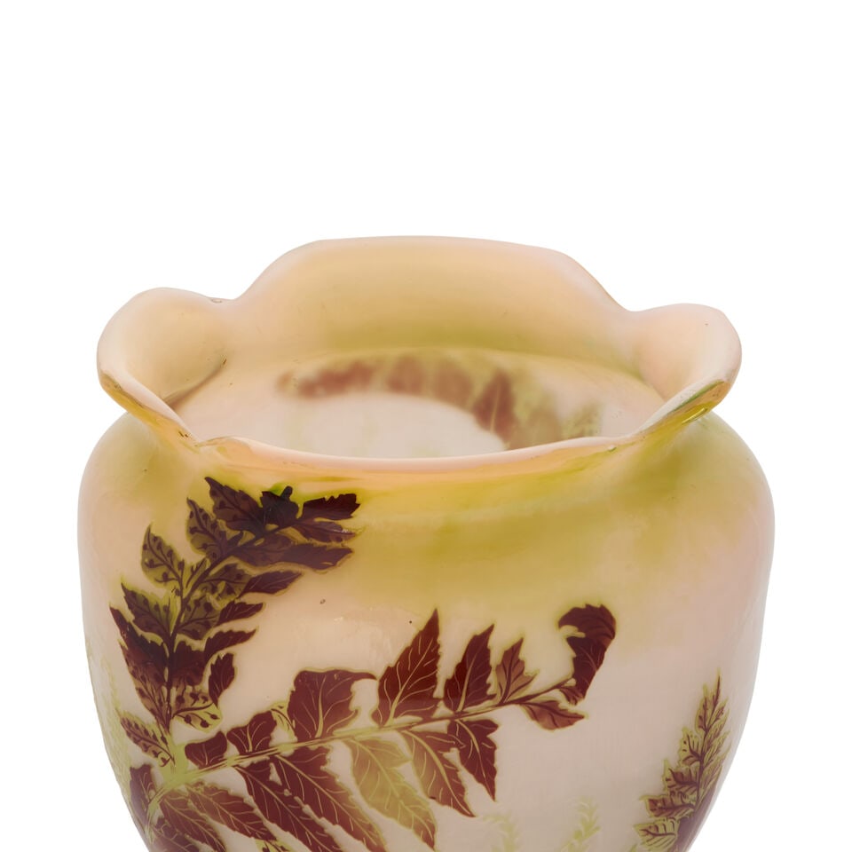ÉMILE GALLÉ (1846-1904) CAMEO GLASS VASE Nancy, France, circa 1900, acid-etched glass ... - 5