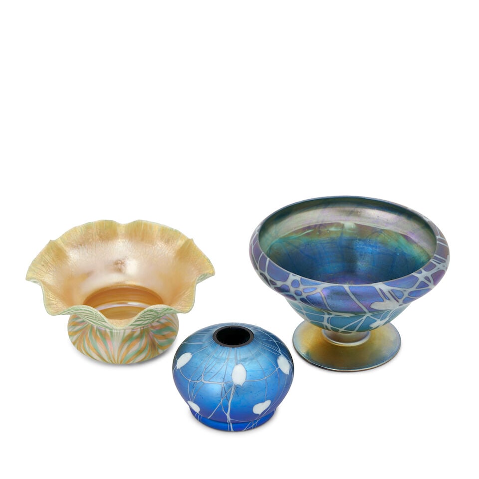 TWO VICTOR DURAND JR. (1870-1931) 'HEART AND VINE' VASES AND A QUEZAL BOWL the Durand Millville... - 3