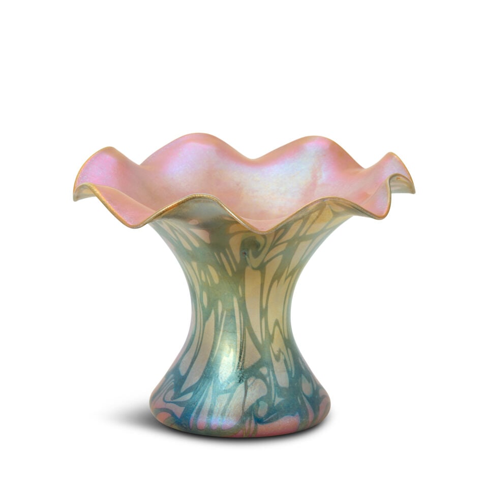 VICTOR DURAND JR. (1870-1931) FLORIFORM VASE Millville, New Jersey, circa 1925, unmarked, ht. 4 ...: VICTOR DURAND JR. (1870-1931) FLORIFORM VASE Millville, New Jersey, circa 1925, unmarked, ht. 4 1/4, approx. dia. 5 3/4 in. For further information on this lot please visit Bonhams.com For further inf