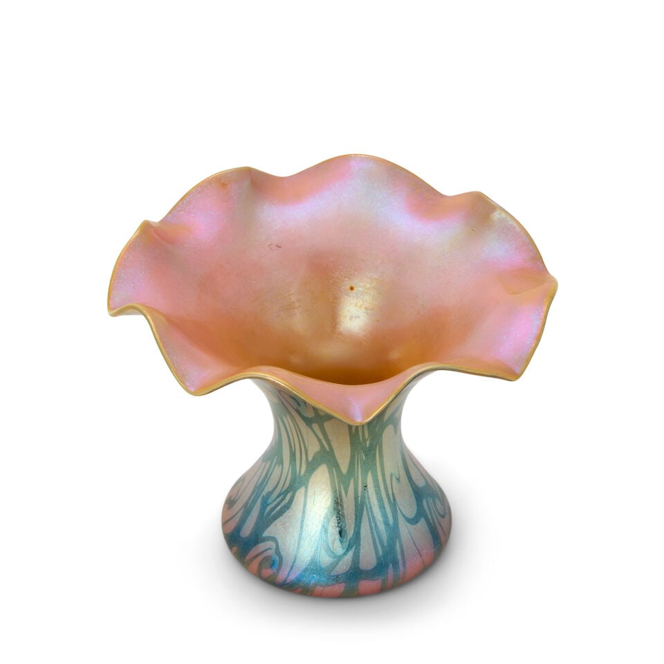 VICTOR DURAND JR. (1870-1931) FLORIFORM VASE Millville, New Jersey, circa 1925, unmarked, ht. 4 ... - 3