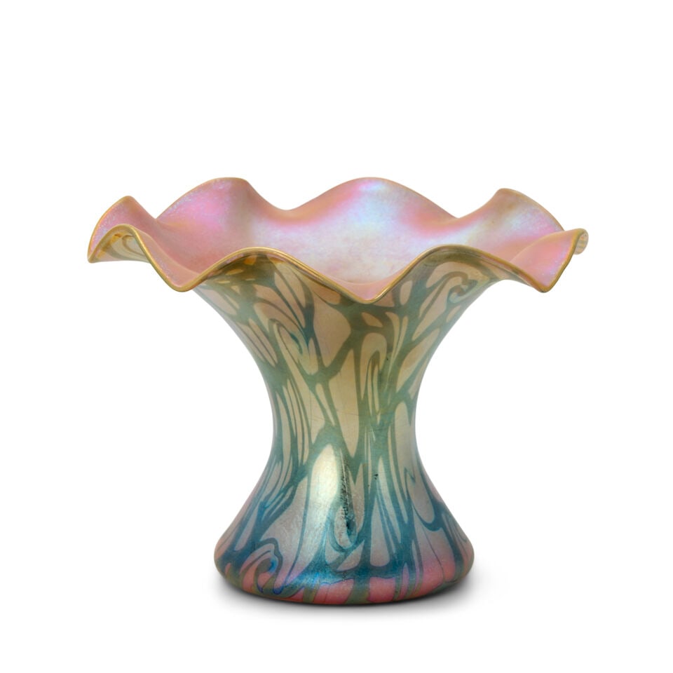 VICTOR DURAND JR. (1870-1931) FLORIFORM VASE Millville, New Jersey, circa 1925, unmarked, ht. 4 ... - 4