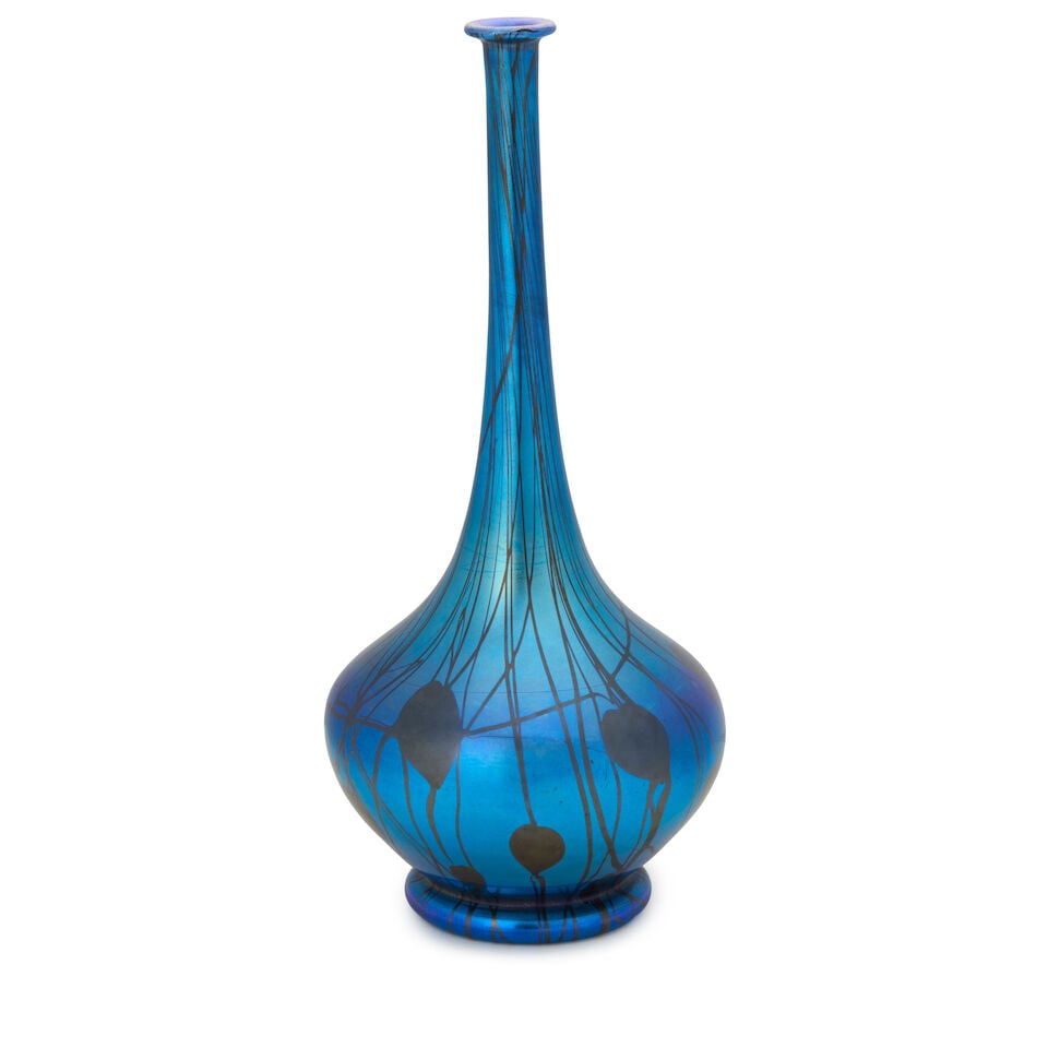 VICTOR DURAND JR. (1870-1931) 'HEART AND VINE' BOTTLE VASE Millville, New Jersey, circa 1925, bl... - 3