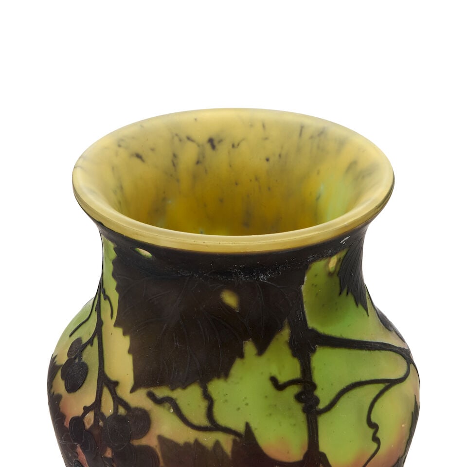 DAUM NANCY CAMEO GLASS VASE Nancy, France, circa 1930, signed in cameo 'Daum Nancy' with Cross o... - 3