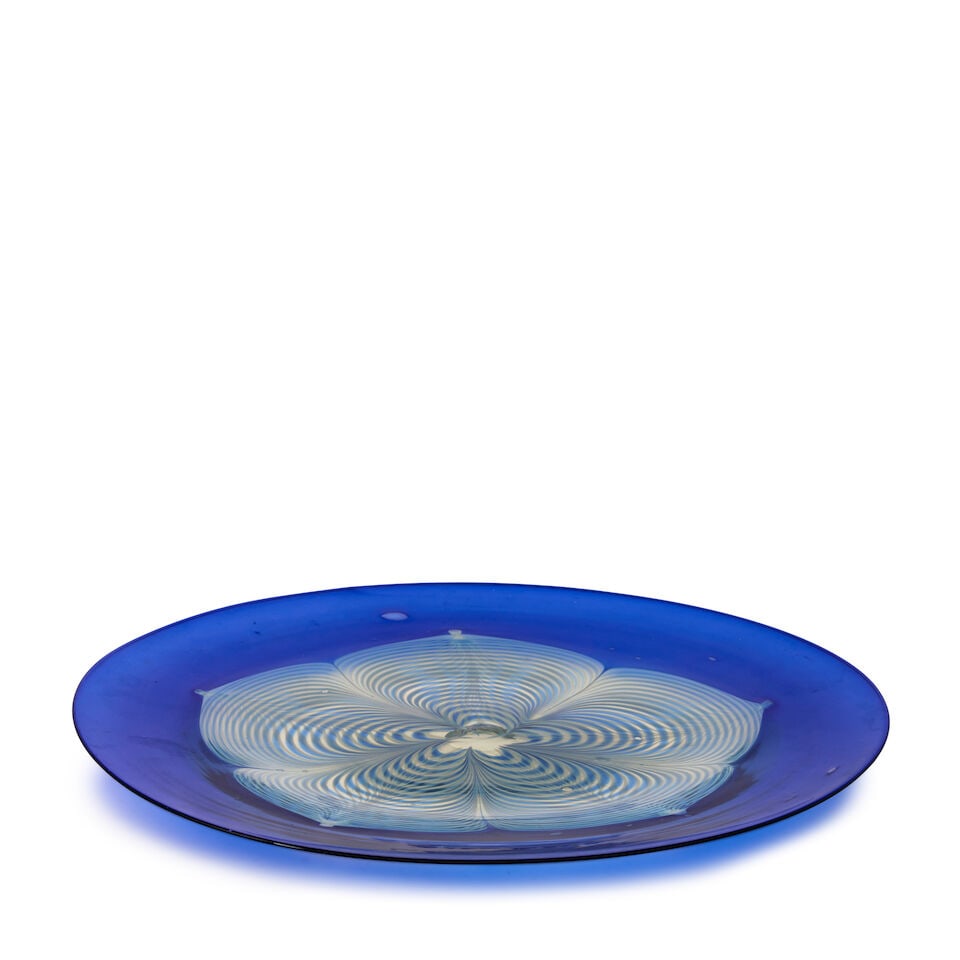 VICTOR DURAND JR. (1870-1931) SERVING PLATE Millville, New Jersey, circa 1925, blown glass with ... - 3