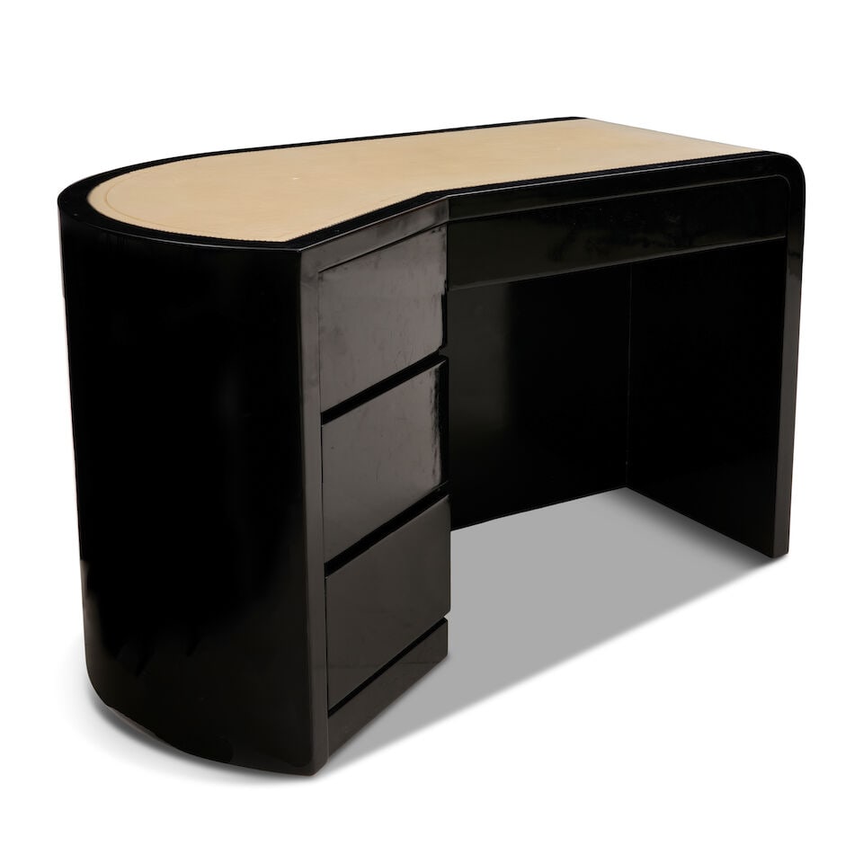 ART DECO DESK probably United States, circa 1930, black lacquered wood, tooled leather, oak and ... - 3