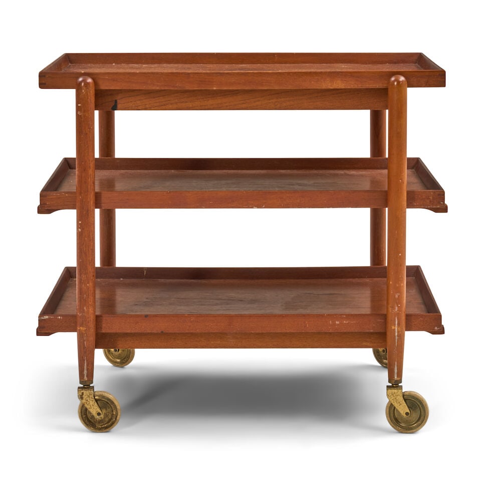 POUL HUNDEVAD (1917-2011) FOR DOMUS DANICA EXPANDABLE TEA CART Denmark, circa 1960, teak, brass ...: POUL HUNDEVAD (1917-2011) FOR DOMUS DANICA EXPANDABLE TEA CART Denmark, circa 1960, teak, brass casters, both lower trays removable, retailer's metal label 'Illums Bolighus' and Danish Contol Mark, ht