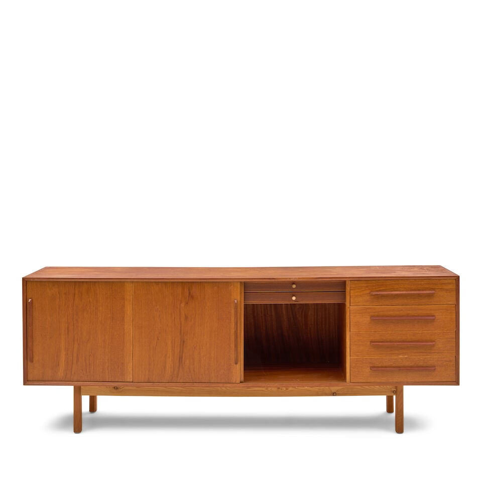 DANISH MID-CENTURY MODERN CREDENZA Denmark, circa 1960, teak veneer, teak, plywood, particle boa... - 3