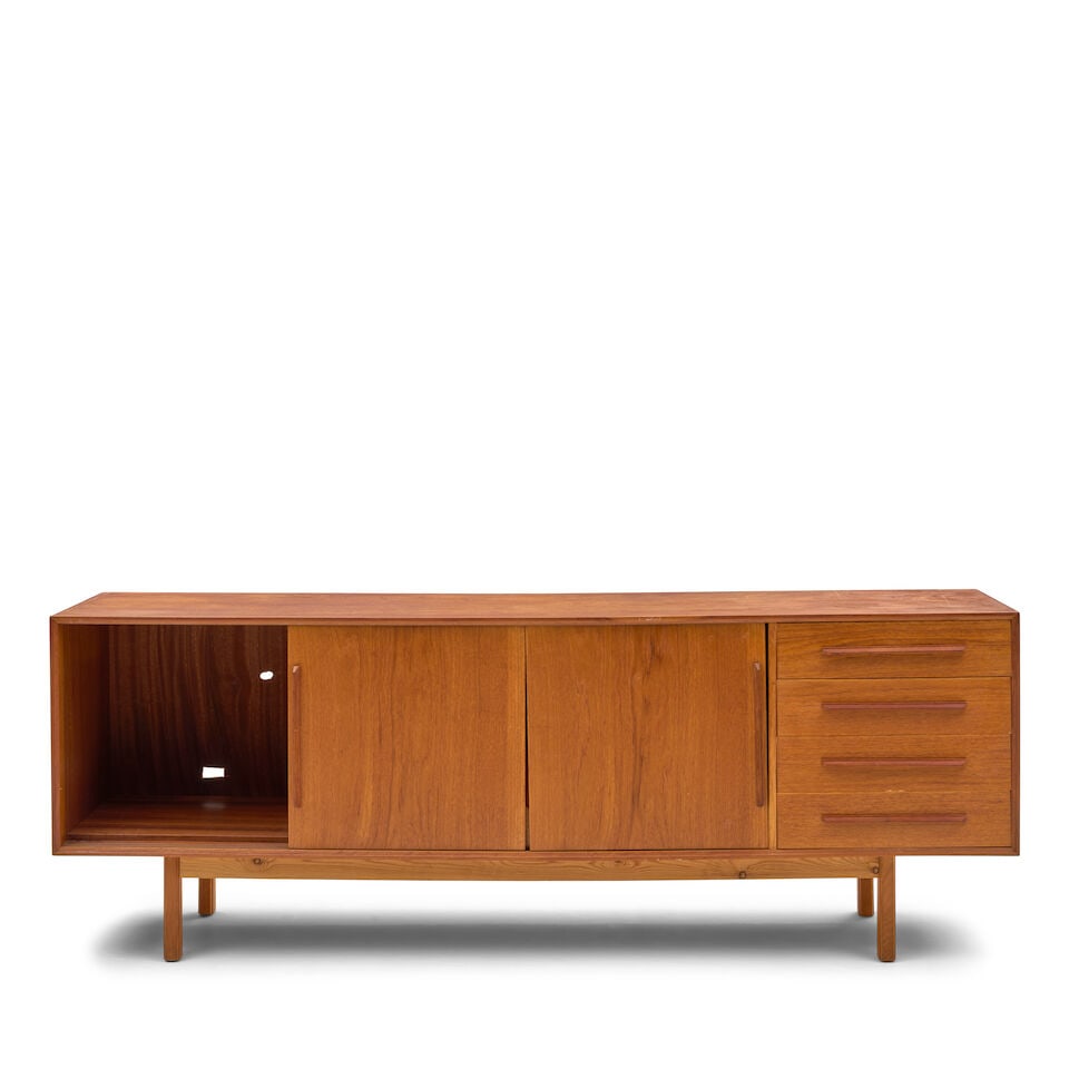 DANISH MID-CENTURY MODERN CREDENZA Denmark, circa 1960, teak veneer, teak, plywood, particle boa... - 4