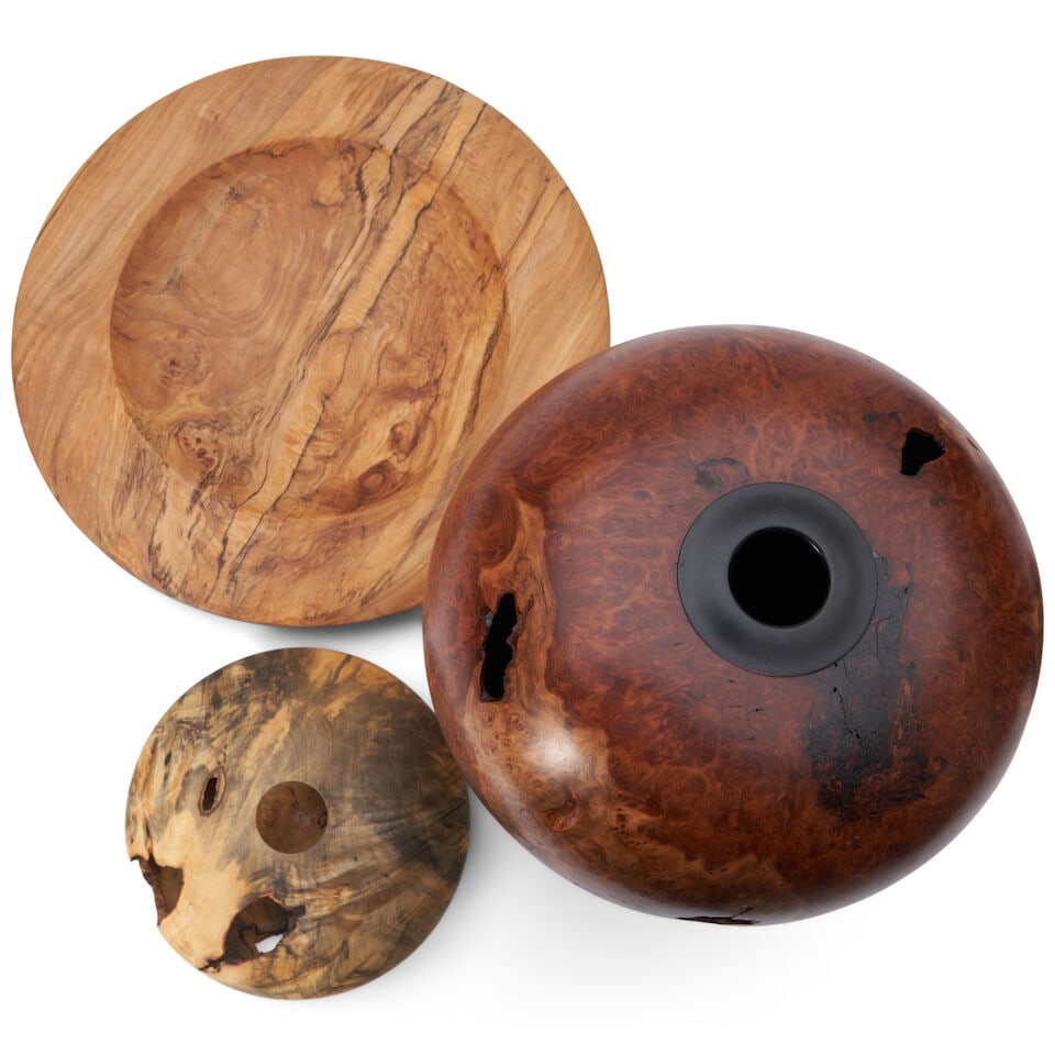 THREE TURNED WOOD VESSELS Massachusetts, early 21st century, Jerry Sambrook low bowl, maple, sig... - 3