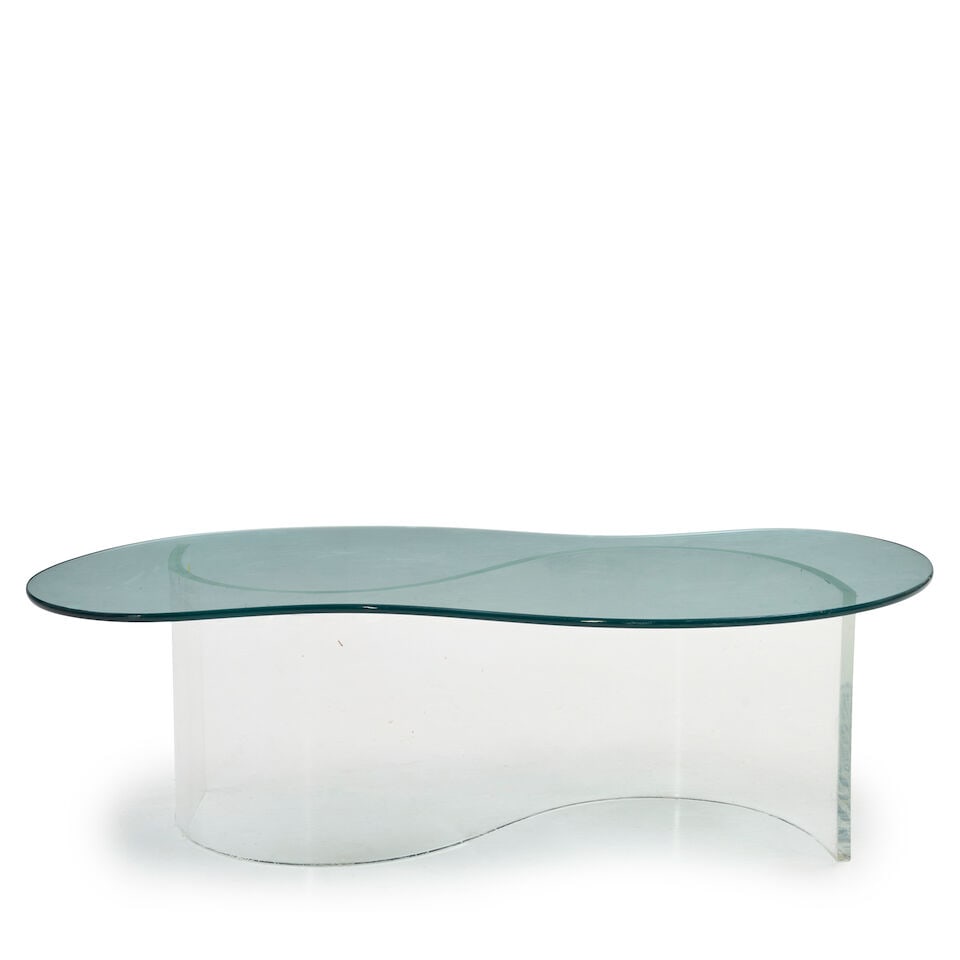 BIOMORPHIC COFFEE TABLE IN THE MANNER OF VLADIMIR KAGAN United States, circa 1970, Lucite, glass... - 2