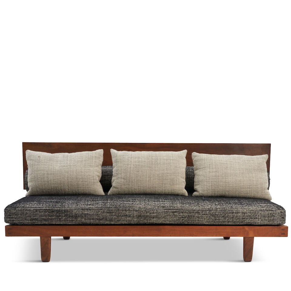 DAYBED IN THE STYLE OF GEORGE NAKASHIMA circa 1965, walnut, plywood, unmarked, ht. 33 1/4, seat ... - 4