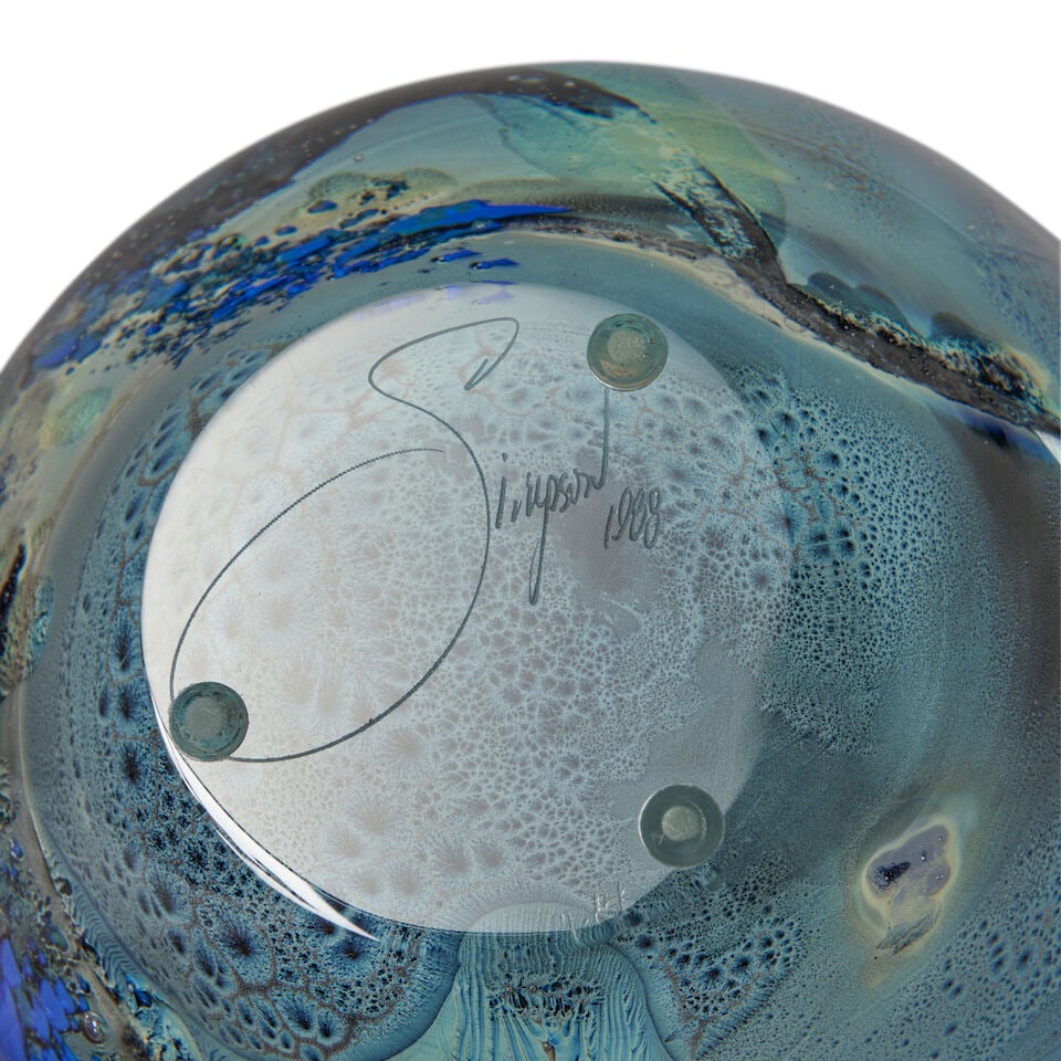 JOSH SIMPSON (BORN 1949) 'INHABITED' VASE Shelburne Falls, Massachusetts, 1988, hand-blown glass... - 2