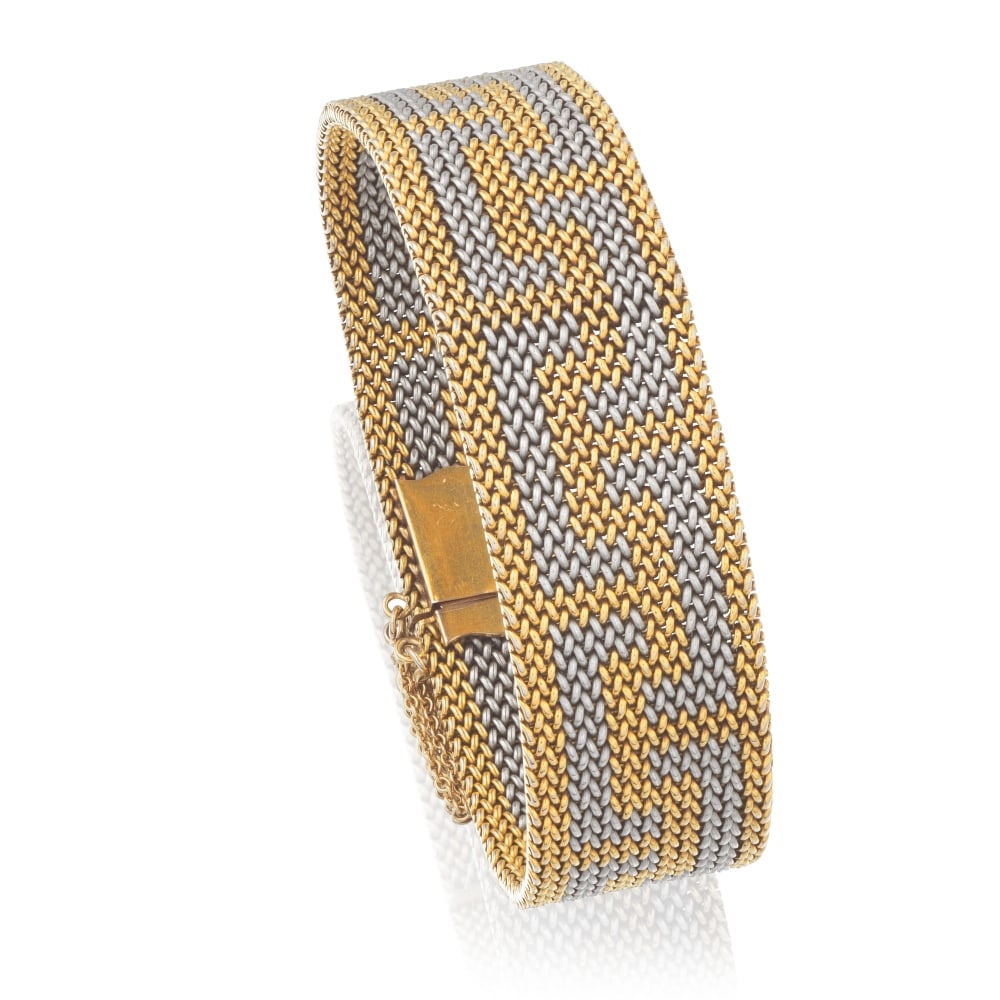 BRACELET EN OR ET PLATINE: BRACELET EN OR ET PLATINE Composé d'une maille milanaise en or jaune, décorée de motifs géométriques en platine, poinçons français d'import pour l'or 18K (750 ‰