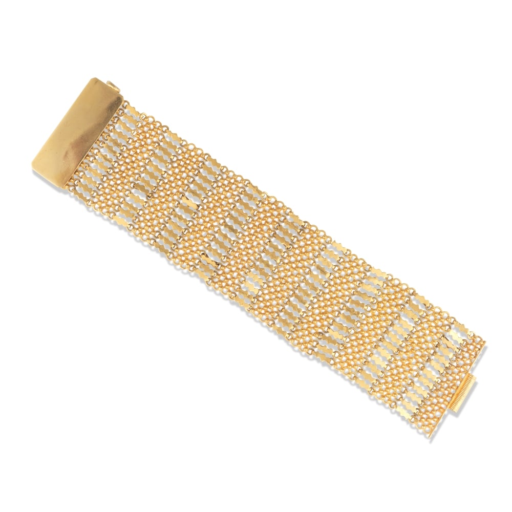 BRACELET MANCHETTE EN OR: BRACELET MANCHETTE EN OR La maille souple en or jaune, poinçon français d'import pour l'or 18K (750 ‰), dimensions 18.5 x 4.3 cm, poids brut 85.37 g. GOLD MANCHETTE BRACELET The supple