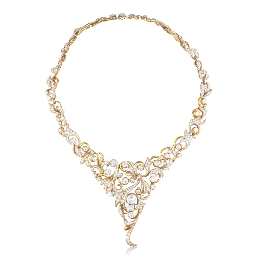 COLLIER DIAMANTS: COLLIER DIAMANTS A décor feuillagé, la monture articulée et ajourée en or jaune sertie de diamants de taille brillant, poinçons français d'import pour l'or 18K (750 ̸